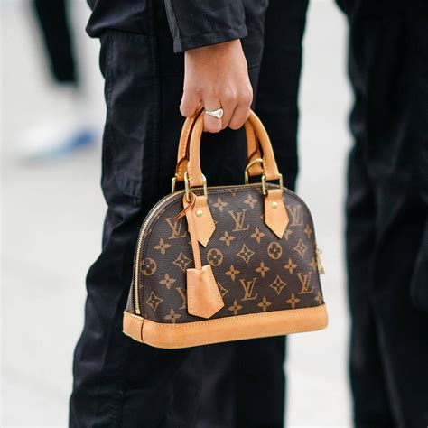 history of louis vuitton alma bag|louis vuitton alma bag monogram.